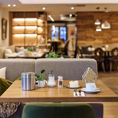 Amberger Hof Szálloda 3*